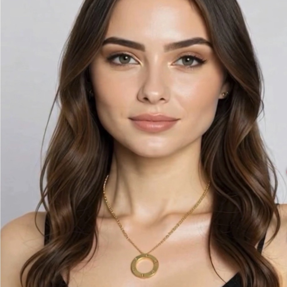 Engraved 750/18k Gold filled Circle Pendant Necklace - Women Jewelry - Picture 2 of 6